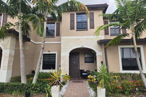 Townhouse in Hialeah, Florida 3 bedrooms, 137.77 sq.m. № 1352227 - photo 1