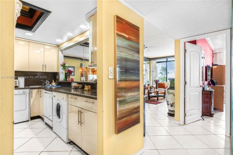 Copropriété à vendre à Hollywood, Floride: 1 chambre, 77.29 m2 № 1159348 - photo 17