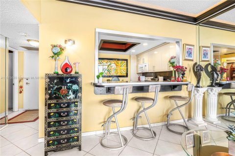 Condo in Hollywood, Florida, 1 bedroom  № 1159348 - photo 22