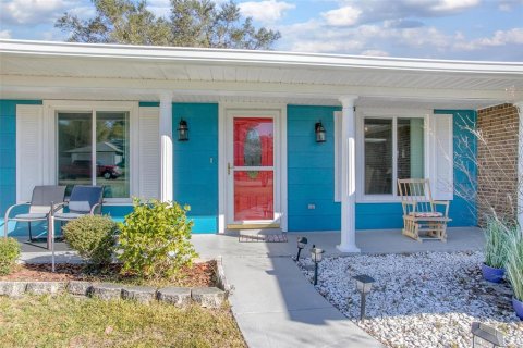 Casa en venta en Deltona, Florida, 4 dormitorios, 180.97 m2 № 989902 - foto 3