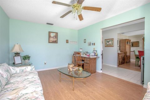 Casa en venta en Deltona, Florida, 4 dormitorios, 180.97 m2 № 989902 - foto 13