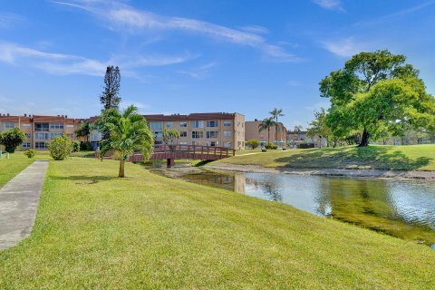 Condo in Sunrise, Florida, 2 bedrooms  № 1007328 - photo 8