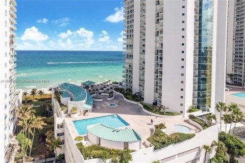 Condo in Sunny Isles Beach, Florida, 3 bedrooms  № 1097371 - photo 1