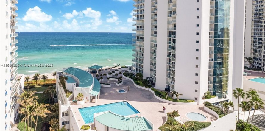 Condominio en Sunny Isles Beach, Florida, 3 dormitorios  № 1097371