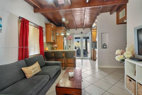 House in Miami, Florida 3 bedrooms, 103.49 sq.m. № 1377173 - photo 4