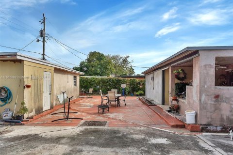 House in Miami, Florida 3 bedrooms, 103.49 sq.m. № 1377173 - photo 28