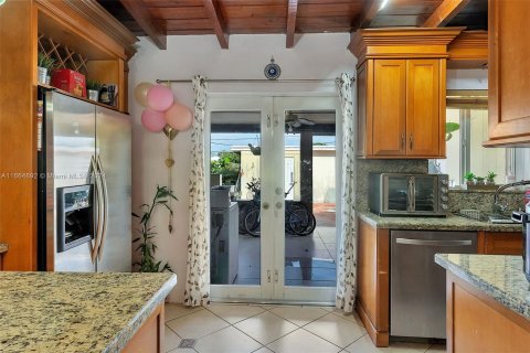 House in Miami, Florida 3 bedrooms, 103.49 sq.m. № 1377173 - photo 11