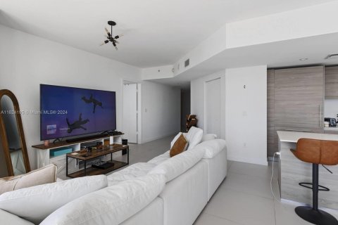 Condo in Miami, Florida, 2 bedrooms  № 1271809 - photo 3