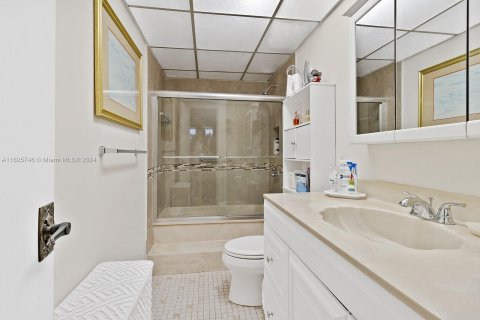 Condo in Miami, Florida, 2 bedrooms  № 1272179 - photo 12