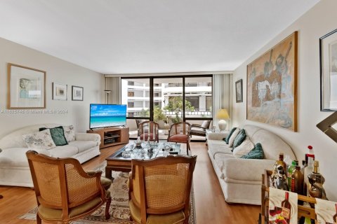 Condo in Miami, Florida, 2 bedrooms  № 1272179 - photo 4