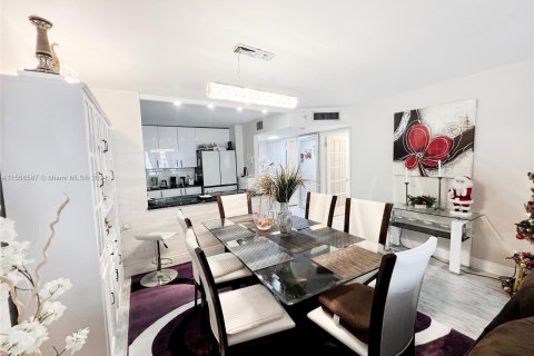 Condo in Aventura, Florida, 1 bedroom  № 1117643 - photo 7