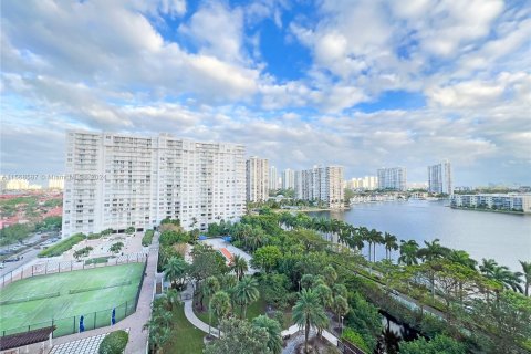 Condominio en venta en Aventura, Florida, 1 dormitorio, 99.03 m2 № 1117643 - foto 24