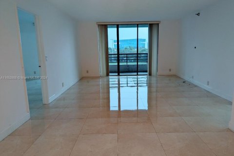 Copropriété à louer à Aventura, Floride: 2 chambres, 105.63 m2 № 1347624 - photo 4