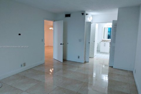 Copropriété à louer à Aventura, Floride: 2 chambres, 105.63 m2 № 1347624 - photo 6