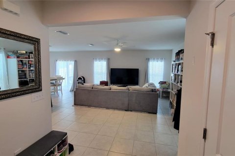 Casa en venta en Zephyrhills, Florida, 4 dormitorios, 176.05 m2 № 1278561 - foto 9