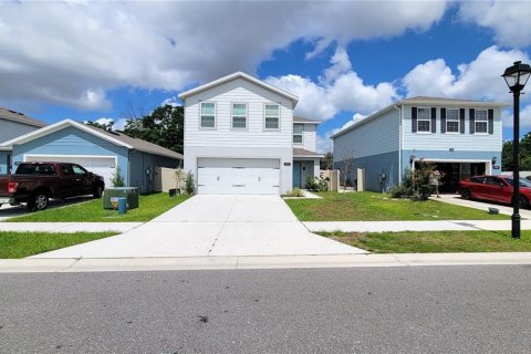 House in Zephyrhills, Florida 4 bedrooms, 176.05 sq.m. № 1278561 - photo 1