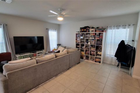 Casa en venta en Zephyrhills, Florida, 4 dormitorios, 176.05 m2 № 1278561 - foto 11