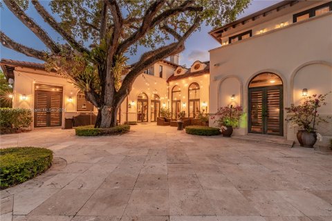 Villa ou maison à vendre à Pinecrest, Floride: 9 chambres, 683.48 m2 № 1145740 - photo 1