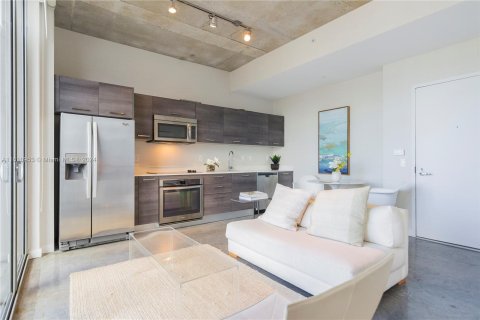 Condo in Miami, Florida, 1 bedroom  № 1233144 - photo 6