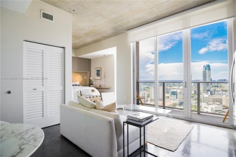 Condo in Miami, Florida, 1 bedroom  № 1233144 - photo 3