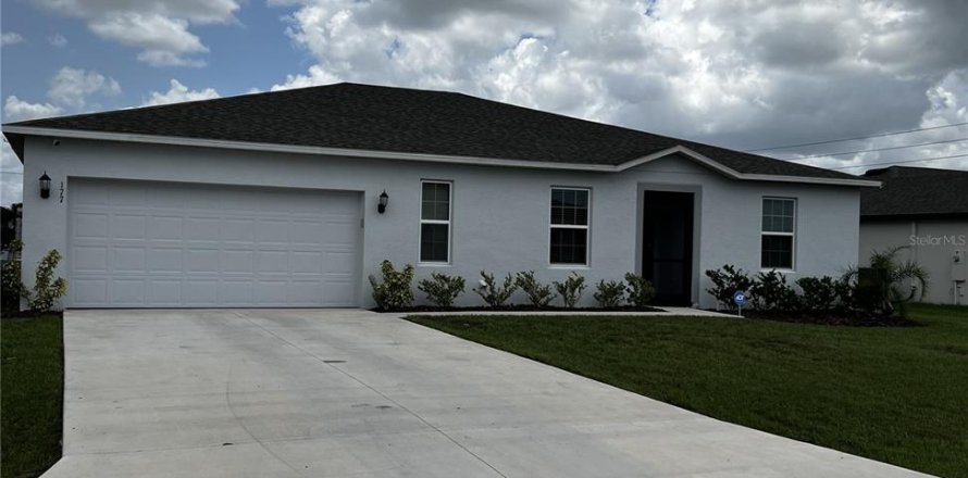 House in Kissimmee, Florida 4 bedrooms, 189.43 sq.m. № 1342810