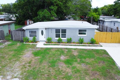 Villa ou maison à vendre à Seminole, Floride: 3 chambres, 100.33 m2 № 1342809 - photo 1