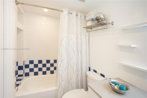 Townhouse in Miami, Florida 2 bedrooms, 109.81 sq.m. № 1354510 - photo 9