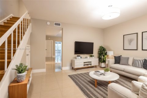 Townhouse in Miami, Florida 2 bedrooms, 109.81 sq.m. № 1354510 - photo 3