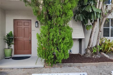 Townhouse in Miami, Florida 2 bedrooms, 109.81 sq.m. № 1354510 - photo 2