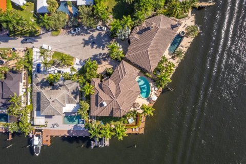 Villa ou maison à louer à Fort Lauderdale, Floride: 6 chambres, 437.2 m2 № 759014 - photo 2