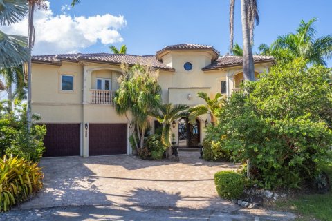 Villa ou maison à louer à Fort Lauderdale, Floride: 6 chambres, 437.2 m2 № 759014 - photo 4