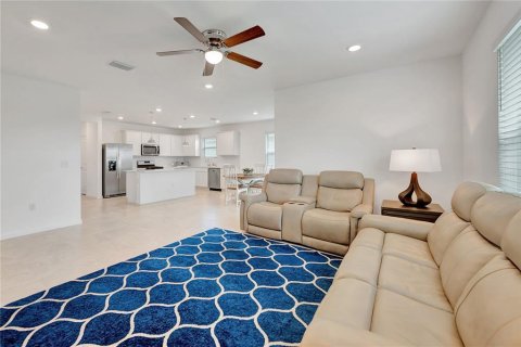 Villa ou maison à vendre à Punta Gorda, Floride: 4 chambres, 171.87 m2 № 1371031 - photo 5