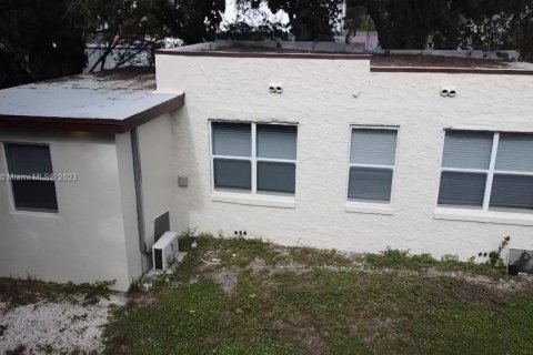 House in Miami, Florida 3 bedrooms, 69.96 sq.m. № 912350 - photo 7