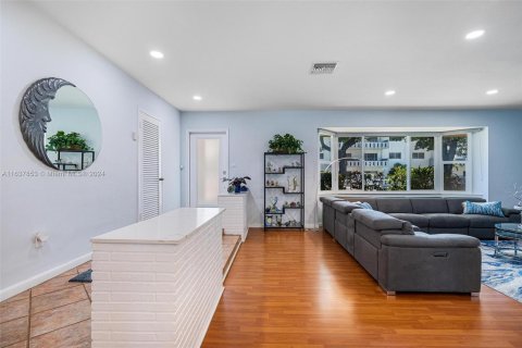 Casa en venta en North Miami Beach, Florida, 3 dormitorios, 194.44 m2 № 1309825 - foto 8