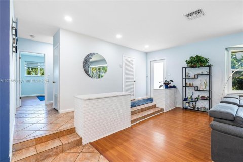 Casa en venta en North Miami Beach, Florida, 3 dormitorios, 194.44 m2 № 1309825 - foto 11