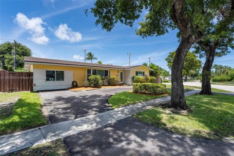 Villa ou maison à vendre à North Miami Beach, Floride: 3 chambres, 194.44 m2 № 1309825 - photo 5