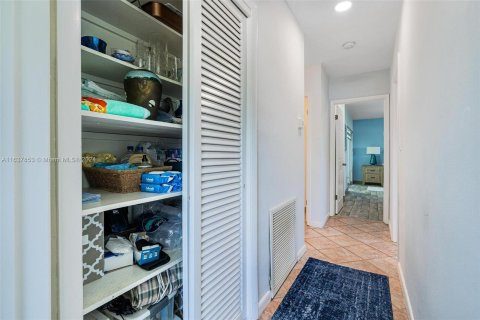 Casa en venta en North Miami Beach, Florida, 3 dormitorios, 194.44 m2 № 1309825 - foto 17