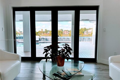 Casa en venta en Miami, Florida, 4 dormitorios, 191.38 m2 № 1309827 - foto 4