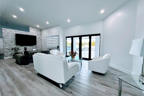 Casa en venta en Miami, Florida, 4 dormitorios, 191.38 m2 № 1309827 - foto 2