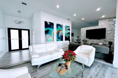 Casa en venta en Miami, Florida, 4 dormitorios, 191.38 m2 № 1309827 - foto 3