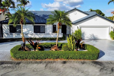 Casa en venta en Miami, Florida, 4 dormitorios, 191.38 m2 № 1309827 - foto 1