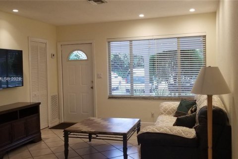 House in Fort Lauderdale, Florida 2 bedrooms, 80.45 sq.m. № 1221055 - photo 7