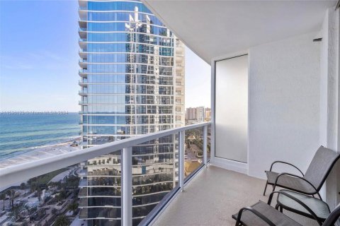 Studio in the Condo in Sunny Isles Beach, Florida  № 1188980 - photo 8