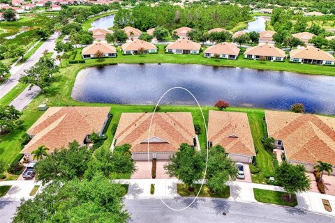 Villa ou maison à vendre à North Port, Floride: 2 chambres, 134.52 m2 № 1308435 - photo 2