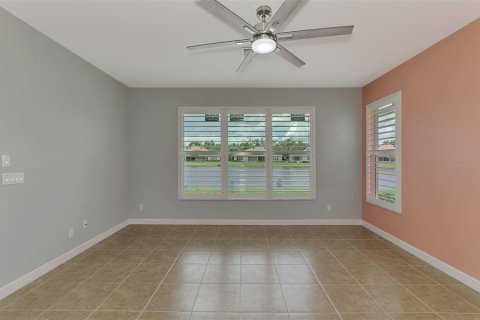 House in North Port, Florida 2 bedrooms, 134.52 sq.m. № 1308435 - photo 12