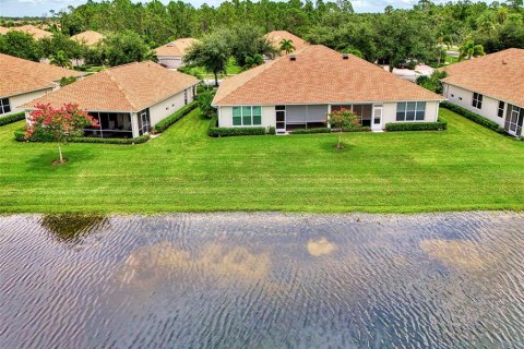 Villa ou maison à vendre à North Port, Floride: 2 chambres, 134.52 m2 № 1308435 - photo 4