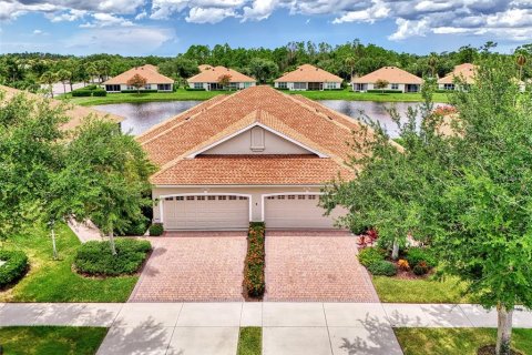 Villa ou maison à vendre à North Port, Floride: 2 chambres, 134.52 m2 № 1308435 - photo 1