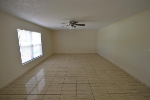 Casa en venta en Deltona, Florida, 5 dormitorios, 243.96 m2 № 1375295 - foto 2