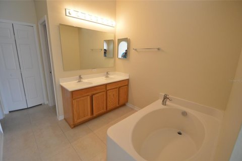 Casa en venta en Deltona, Florida, 5 dormitorios, 243.96 m2 № 1375295 - foto 6