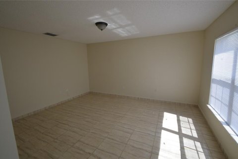 Casa en venta en Deltona, Florida, 5 dormitorios, 243.96 m2 № 1375295 - foto 3